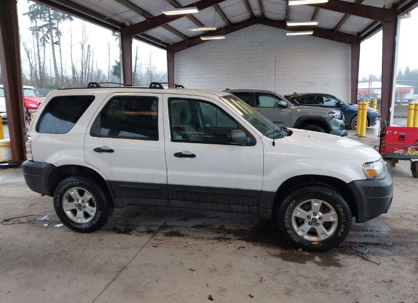 Photo 13 of 2005 Ford Escape XLT (VIN 1FMYU93185KD98677)