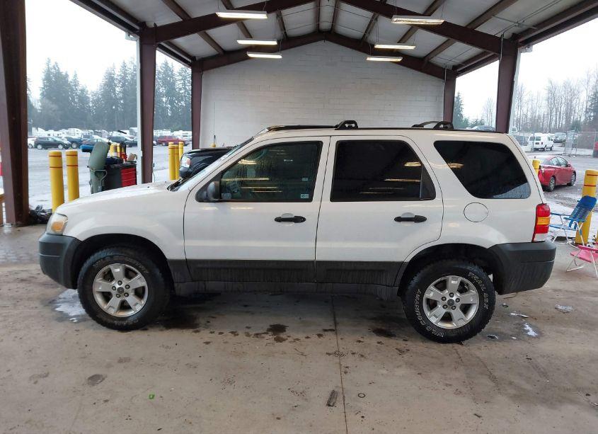 Photo 14 of 2005 Ford Escape XLT (VIN 1FMYU93185KD98677)