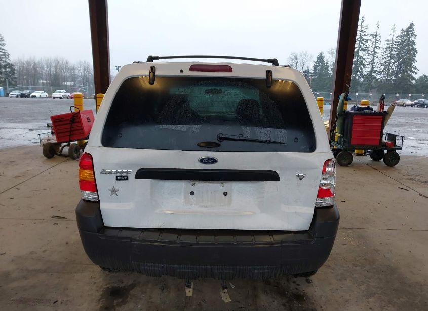 Photo 16 of 2005 Ford Escape XLT (VIN 1FMYU93185KD98677)