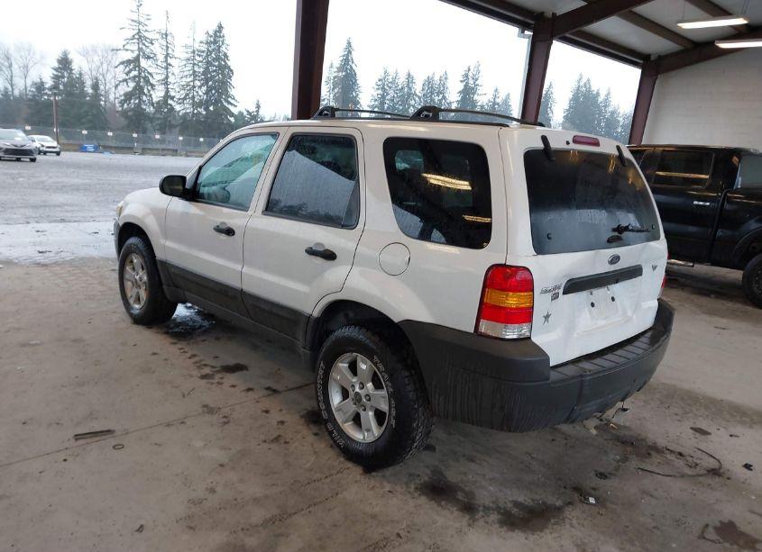Photo 3 of 2005 Ford Escape XLT (VIN 1FMYU93185KD98677)
