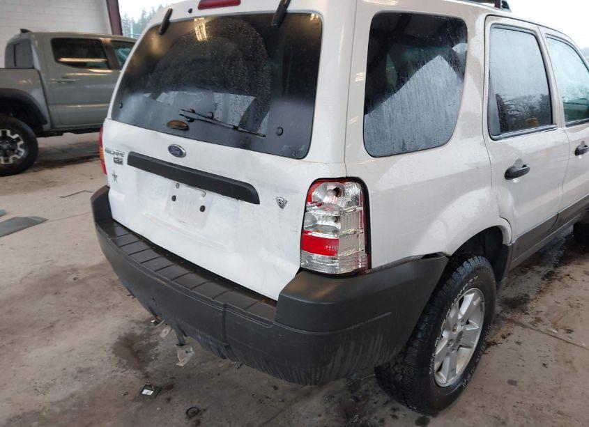 Photo 6 of 2005 Ford Escape XLT (VIN 1FMYU93185KD98677)