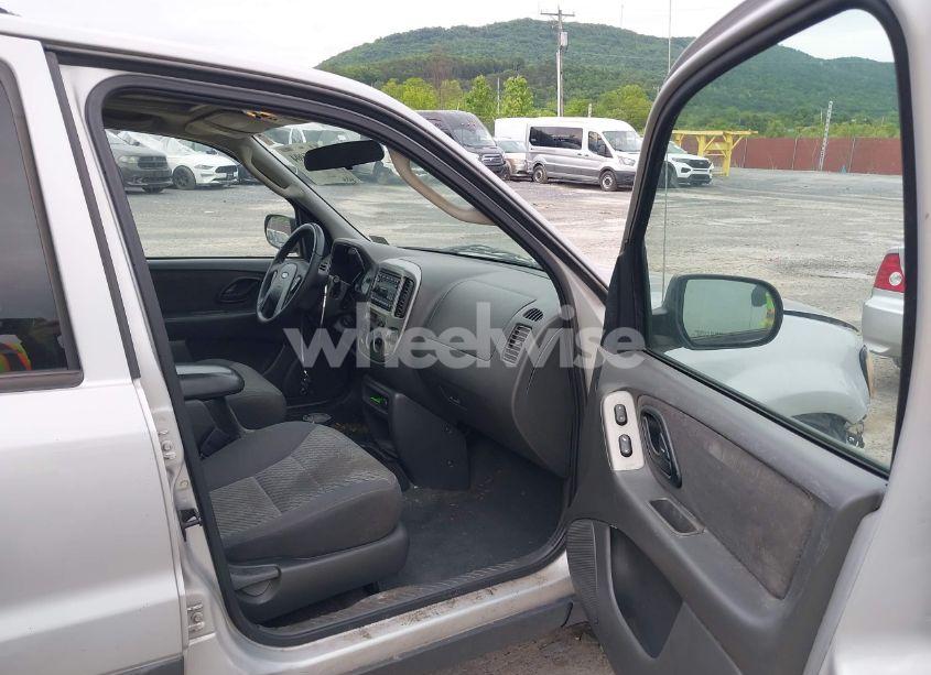 Photo 5 of 2003 Ford Escape XLT (VIN 1FMYU93193KC76018)