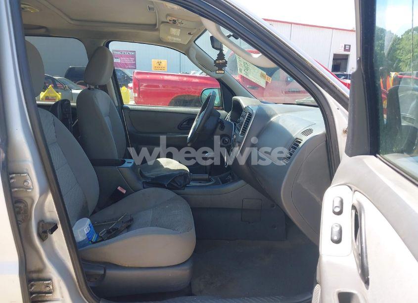 Photo 5 of 2005 Ford Escape XLT (VIN 1FMYU93195DA10571)
