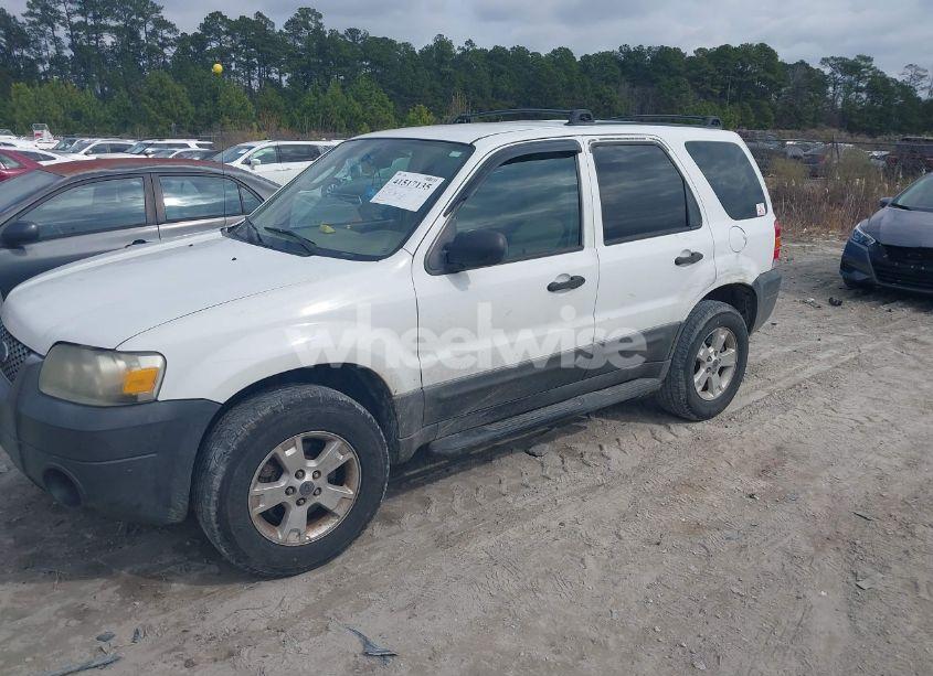 Photo 2 of 2005 Ford Escape XLT (VIN 1FMYU93195KC70402)