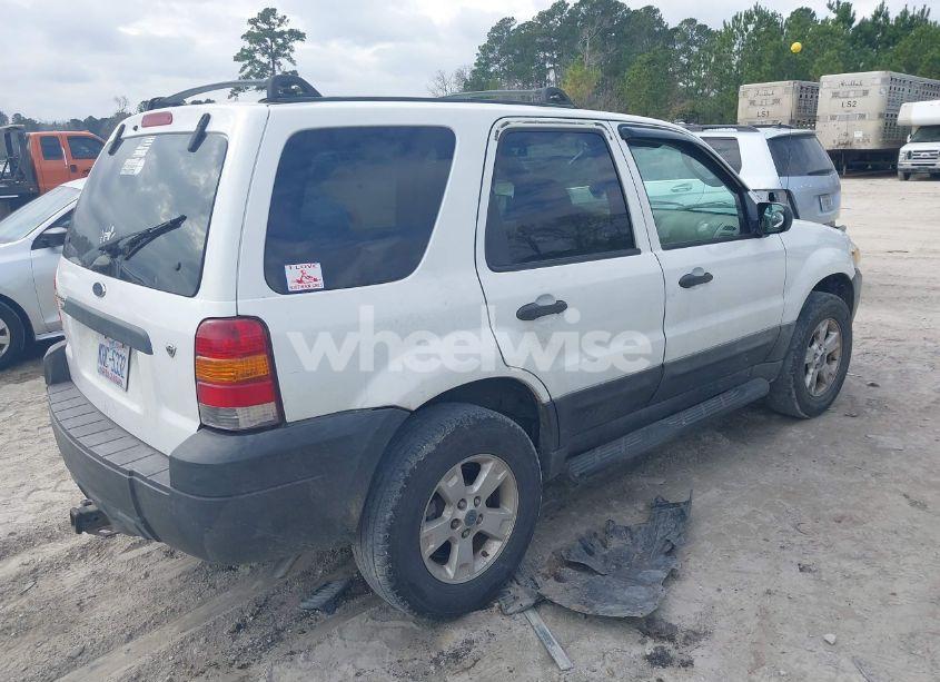 Photo 4 of 2005 Ford Escape XLT (VIN 1FMYU93195KC70402)