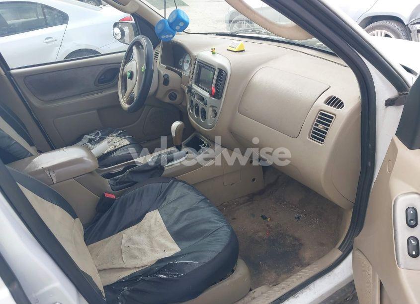 Photo 5 of 2005 Ford Escape XLT (VIN 1FMYU93195KC70402)