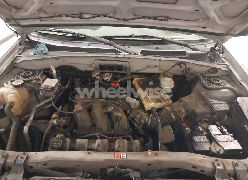 Photo 10 of 2005 Ford Escape XLT (VIN 1FMYU93195KC96160)