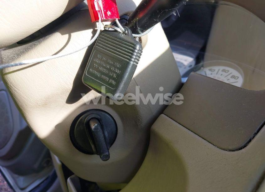 Photo 11 of 2005 Ford Escape XLT (VIN 1FMYU93195KC96160)