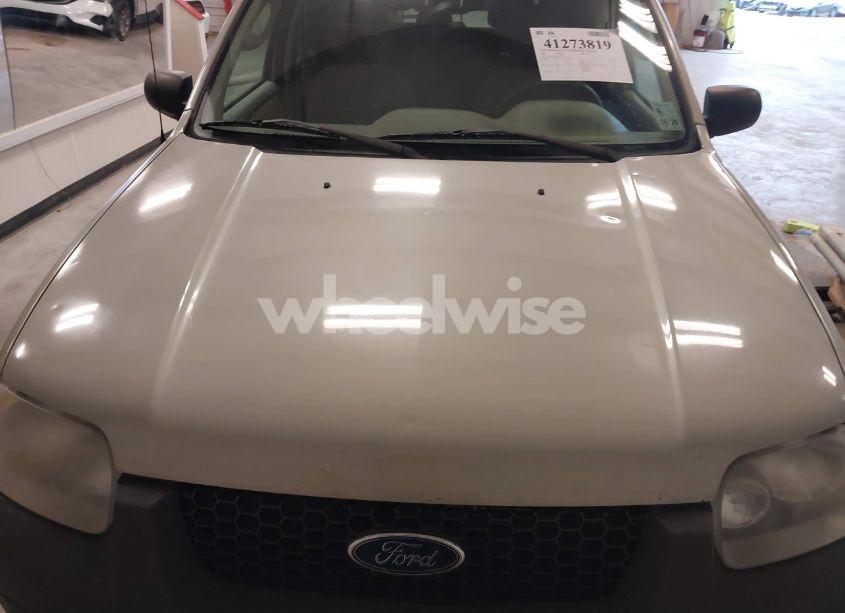 Photo 15 of 2005 Ford Escape XLT (VIN 1FMYU93195KC96160)