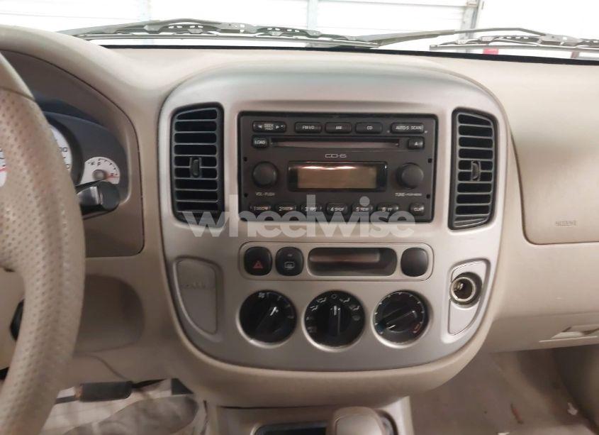 Photo 16 of 2005 Ford Escape XLT (VIN 1FMYU93195KC96160)