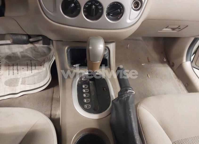 Photo 17 of 2005 Ford Escape XLT (VIN 1FMYU93195KC96160)