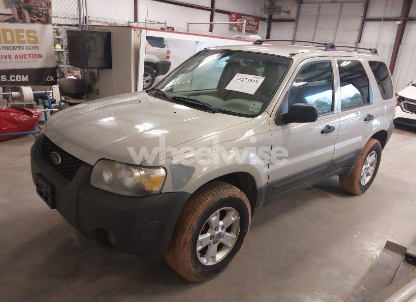 Photo 2 of 2005 Ford Escape XLT (VIN 1FMYU93195KC96160)