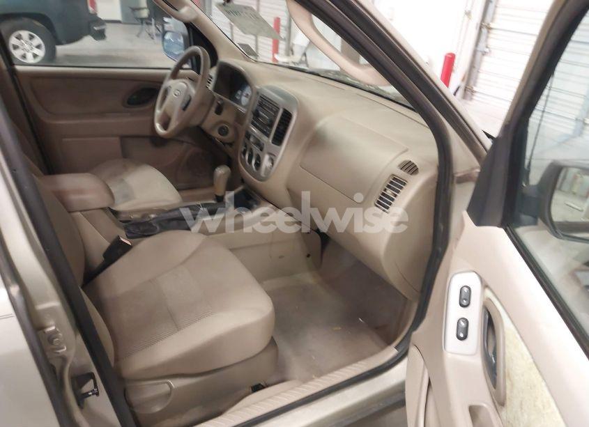 Photo 5 of 2005 Ford Escape XLT (VIN 1FMYU93195KC96160)