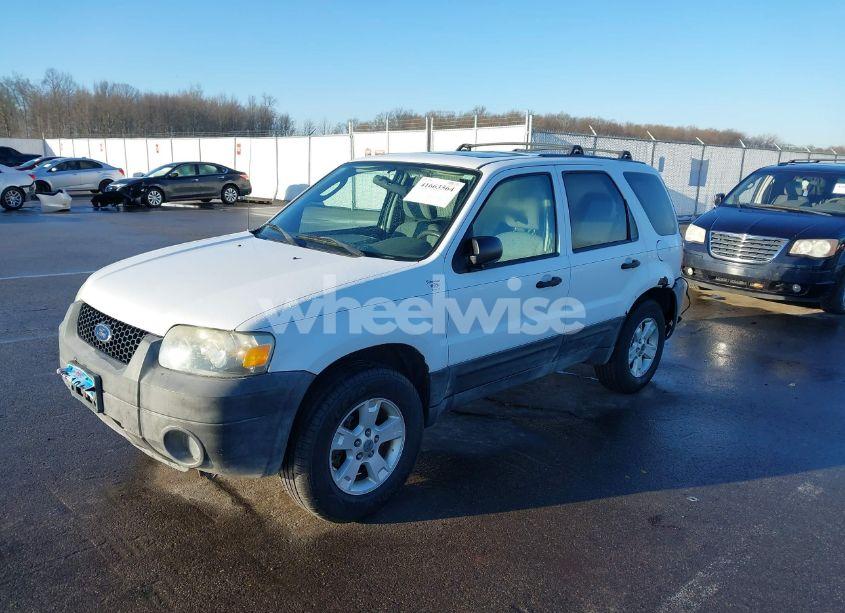 Photo 2 of 2005 Ford Escape XLT (VIN 1FMYU931X5KA84738)