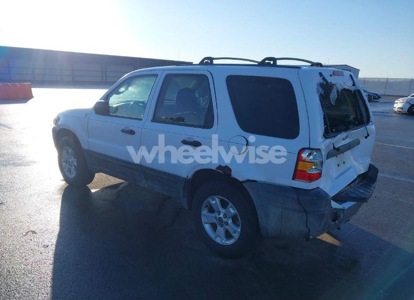 Photo 3 of 2005 Ford Escape XLT (VIN 1FMYU931X5KA84738)