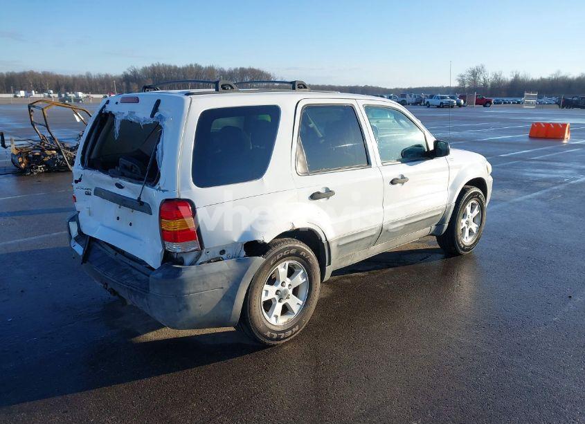 Photo 4 of 2005 Ford Escape XLT (VIN 1FMYU931X5KA84738)