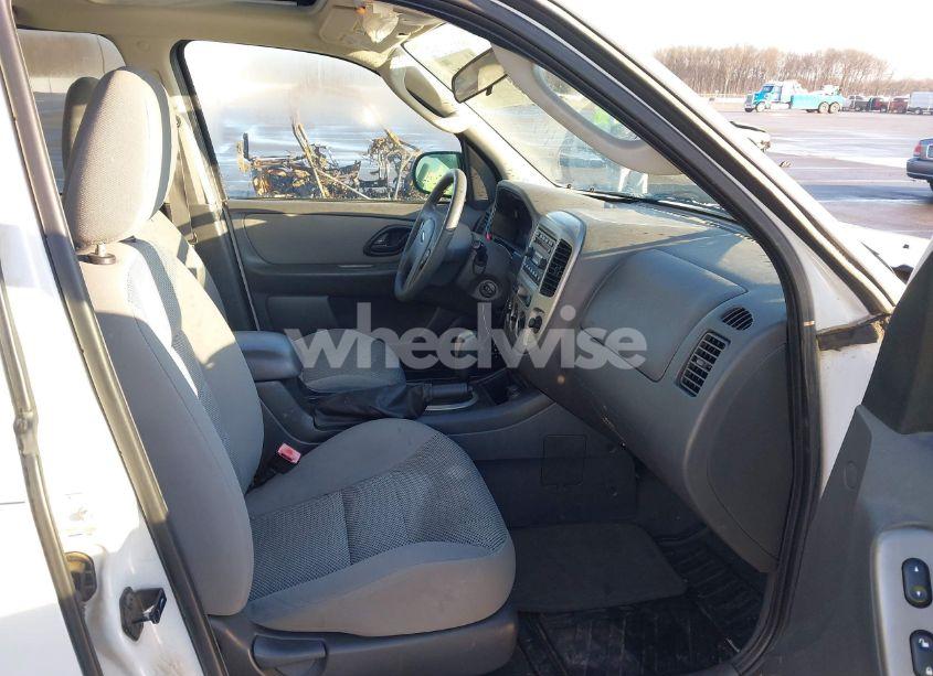 Photo 5 of 2005 Ford Escape XLT (VIN 1FMYU931X5KA84738)