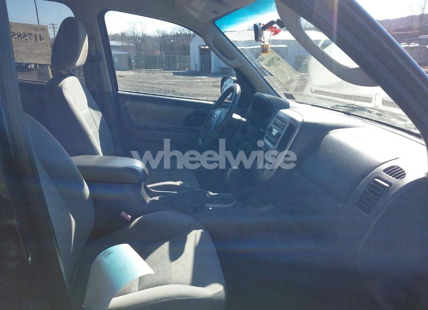 Photo 5 of 2005 Ford Escape XLT (VIN 1FMYU931X5KB23022)