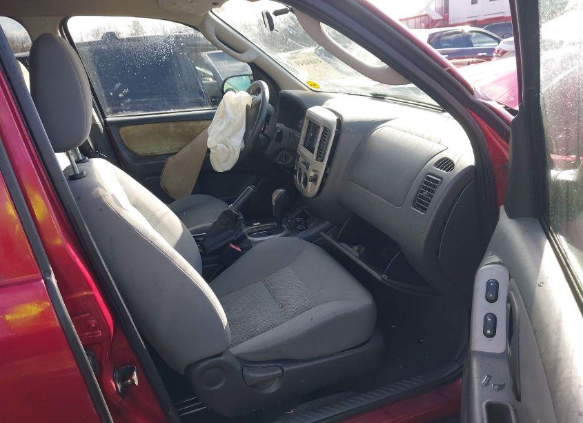 Photo 5 of 2005 Ford Escape XLT (VIN 1FMYU93Z05KB93859)