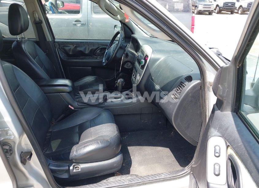 Photo 5 of 2005 Ford Escape LIMITED (VIN 1FMYU94105KB67187)