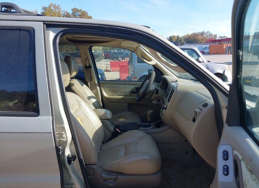 Photo 5 of 2005 Ford Escape LIMITED (VIN 1FMYU94105KC27730)