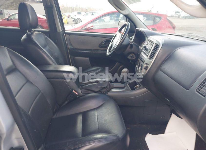 Photo 5 of 2005 Ford Escape LIMITED (VIN 1FMYU94125KA81010)