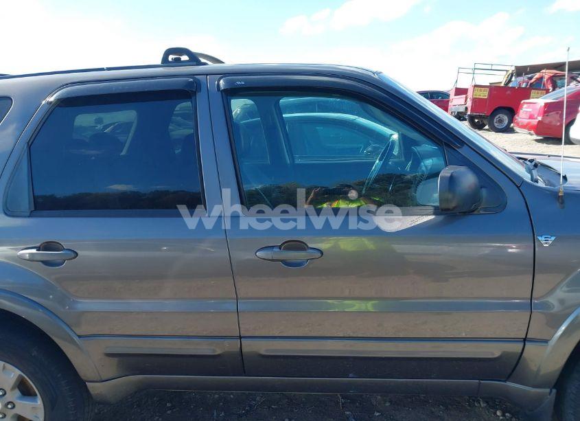 Photo 13 of 2005 Ford Escape LIMITED (VIN 1FMYU94135KA02718)