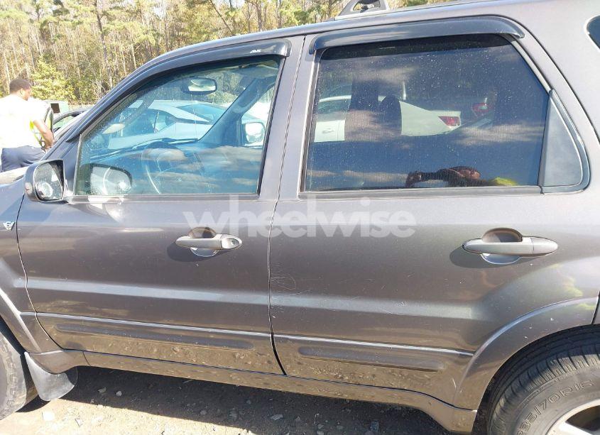 Photo 14 of 2005 Ford Escape LIMITED (VIN 1FMYU94135KA02718)