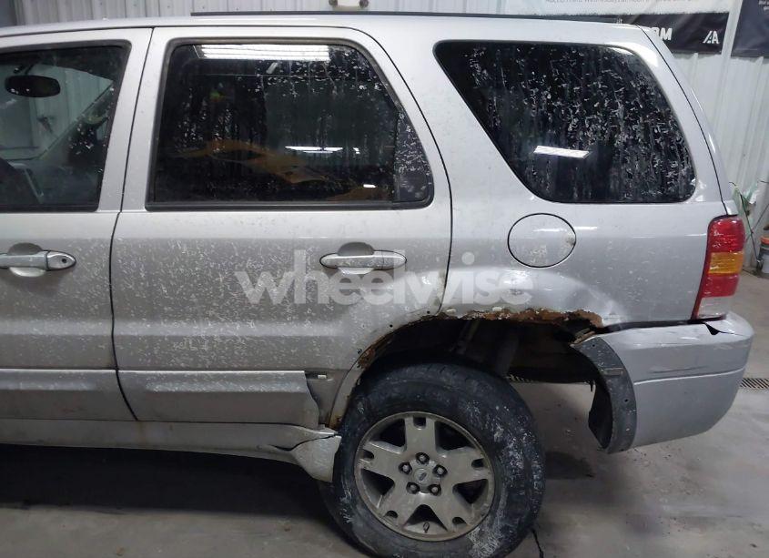 Photo 6 of 2005 Ford Escape LIMITED (VIN 1FMYU94145KC45082)