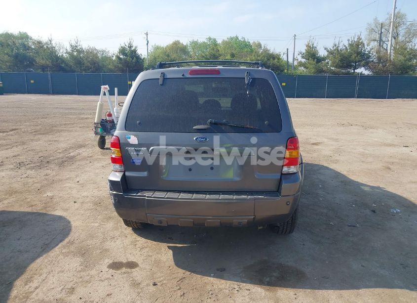 Photo 16 of 2005 Ford Escape LIMITED (VIN 1FMYU94155KA92695)
