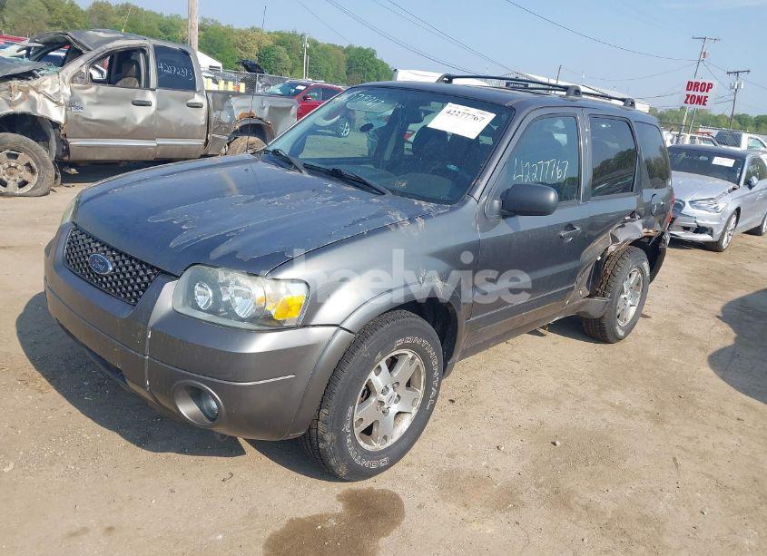 Photo 2 of 2005 Ford Escape LIMITED (VIN 1FMYU94155KA92695)