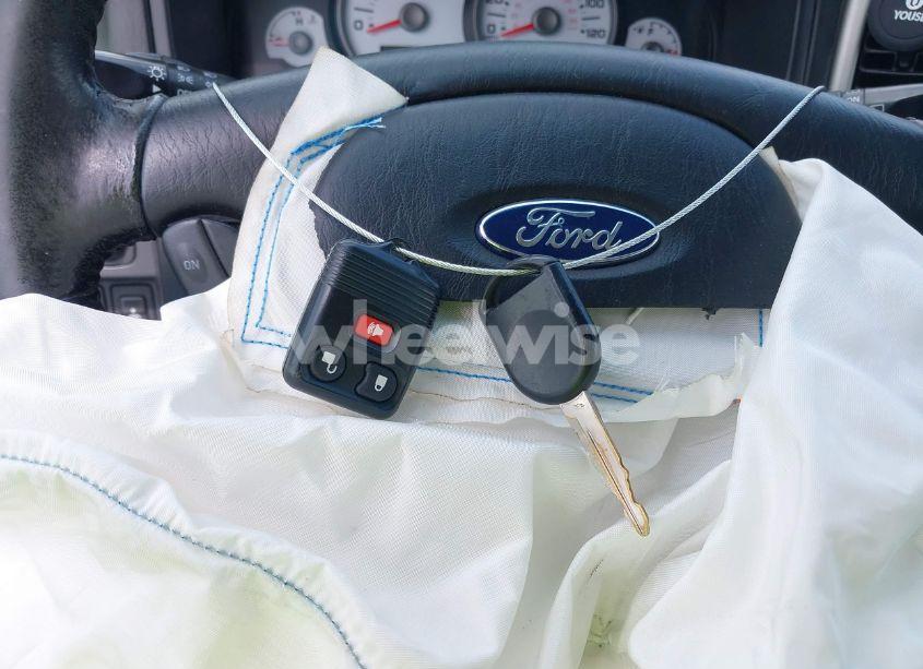 Photo 11 of 2005 Ford Escape LIMITED (VIN 1FMYU94175KB42352)