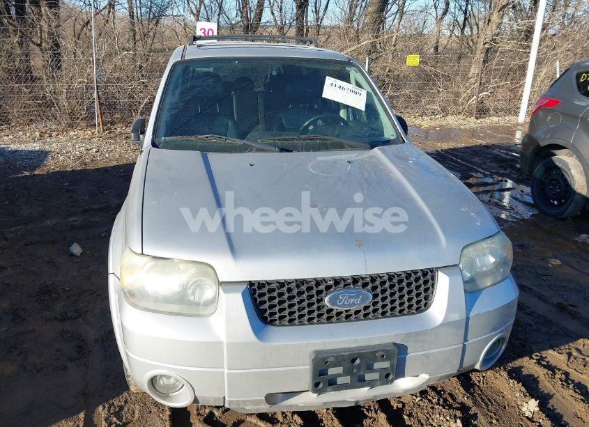 Photo 6 of 2005 Ford Escape LIMITED (VIN 1FMYU94175KE16441)