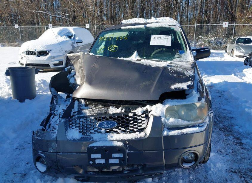 Photo 12 of 2005 Ford Escape LIMITED (VIN 1FMYU94185KA45709)