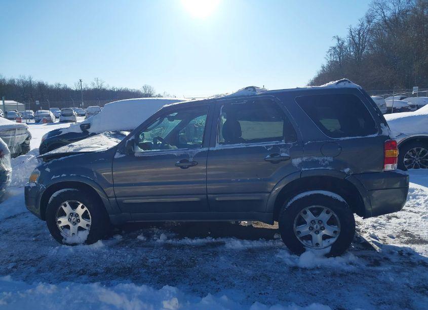 Photo 14 of 2005 Ford Escape LIMITED (VIN 1FMYU94185KA45709)