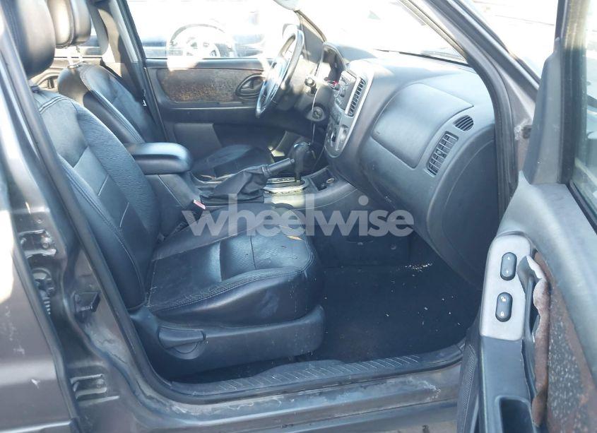 Photo 5 of 2005 Ford Escape LIMITED (VIN 1FMYU94185KA51025)