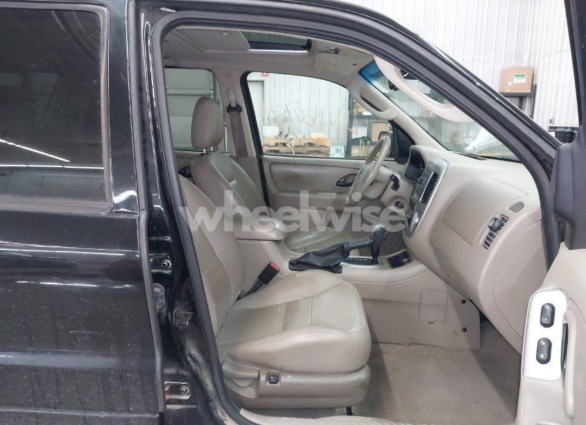 Photo 5 of 2007 Ford Escape LIMITED (VIN 1FMYU94187KA50511)