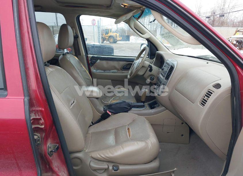 Photo 5 of 2005 Ford Escape LIMITED (VIN 1FMYU941X5KA74497)