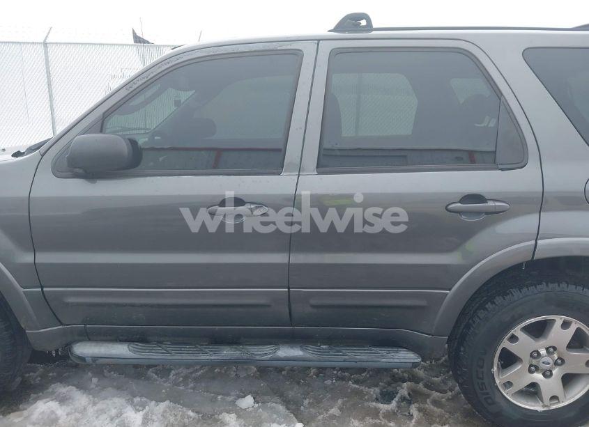 Photo 14 of 2005 Ford Escape LIMITED (VIN 1FMYU941X5KC93248)