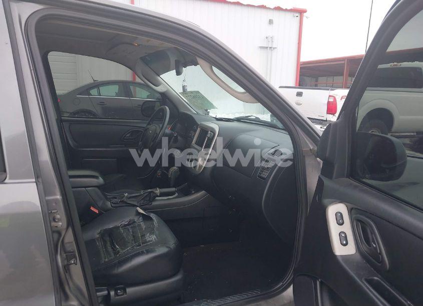 Photo 5 of 2005 Ford Escape LIMITED (VIN 1FMYU941X5KC93248)