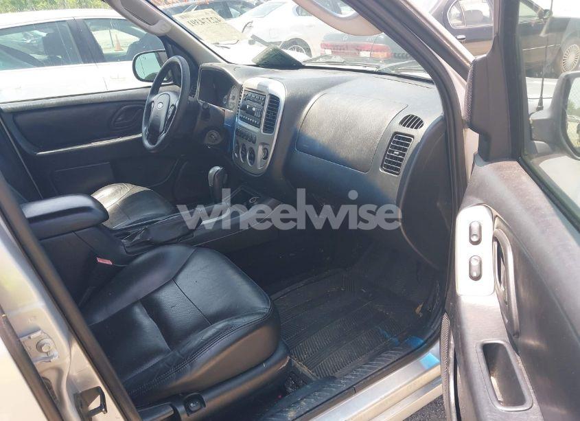 Photo 5 of 2006 Ford Escape LIMITED (VIN 1FMYU941X6KB47286)