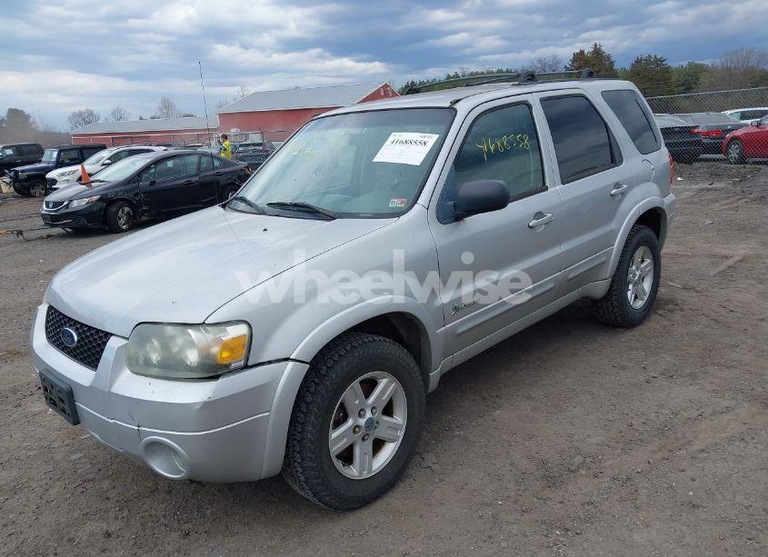Photo 2 of 2005 Ford Escape HYBRID (VIN 1FMYU95H35KC74231)