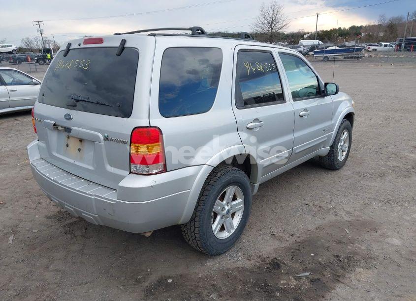 Photo 4 of 2005 Ford Escape HYBRID (VIN 1FMYU95H35KC74231)