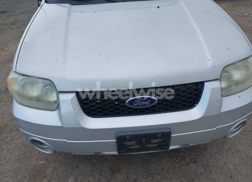 Photo 6 of 2005 Ford Escape HYBRID (VIN 1FMYU95H35KC74231)