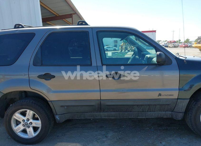 Photo 13 of 2005 Ford Escape HYBRID (VIN 1FMYU96H95KC95213)