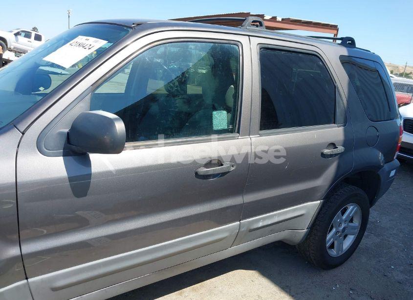 Photo 14 of 2005 Ford Escape HYBRID (VIN 1FMYU96H95KC95213)