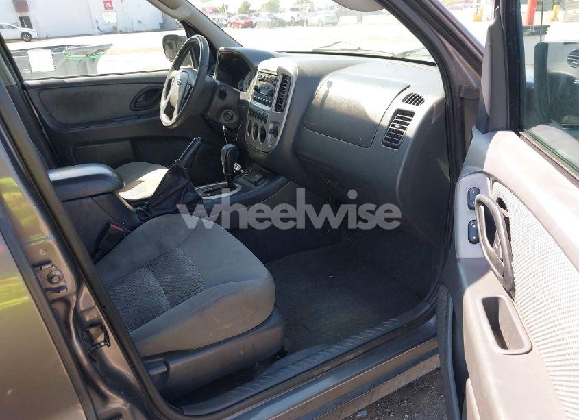 Photo 5 of 2005 Ford Escape HYBRID (VIN 1FMYU96H95KC95213)