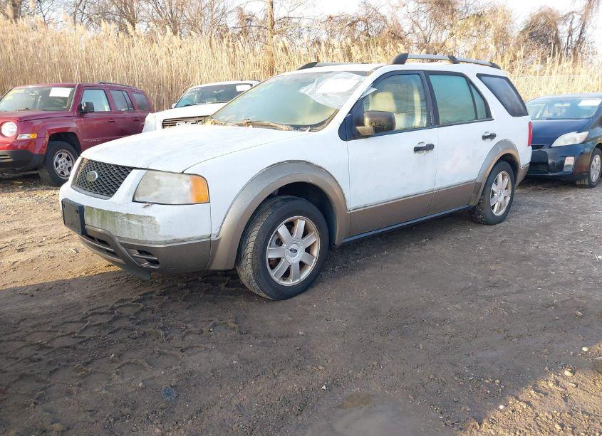 Photo 2 of 2005 Ford Freestyle SE (VIN 1FMZK01165GA02581)