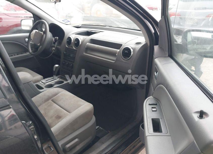 Photo 5 of 2005 Ford Freestyle SE (VIN 1FMZK01165GA42191)