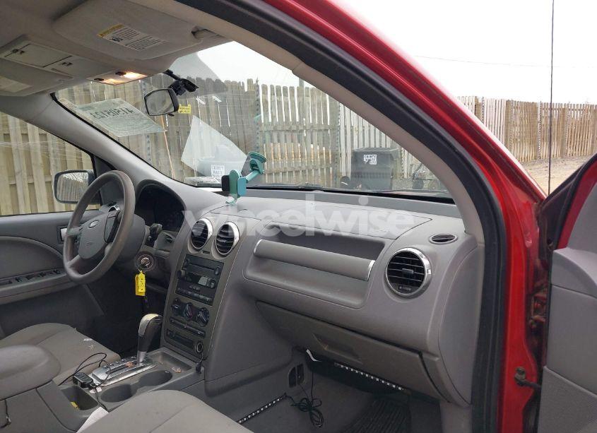 Photo 5 of 2005 Ford Freestyle SE (VIN 1FMZK04155GA08061)